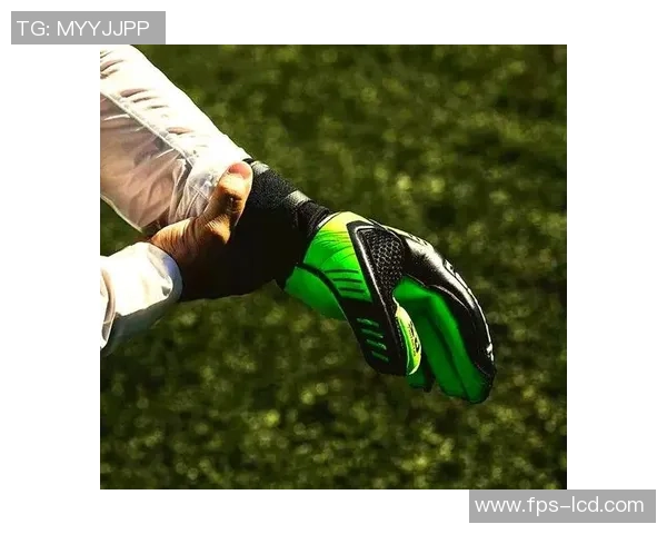 戴手套踢足球的球星揭秘 为什么他们选择这种独特的装备方式